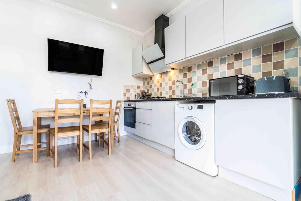 Апартаменты Beautiful Flat With Free Parking Бирмингем Экстерьер фото