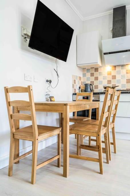 Апартаменты Beautiful Flat With Free Parking Бирмингем Экстерьер фото