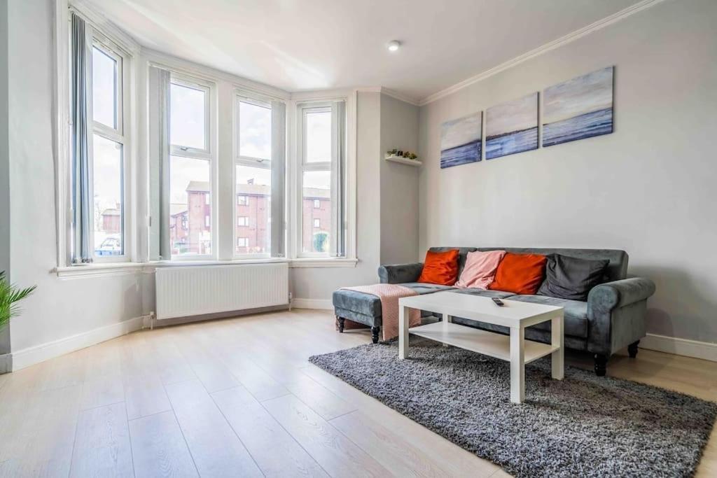 Апартаменты Beautiful Flat With Free Parking Бирмингем Экстерьер фото